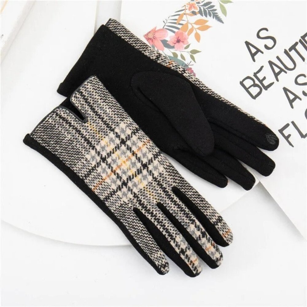 2/$30 Retro Plaid Gloves Finger Touch Screen Cashmere Feel Plus Velvet Thick NWT